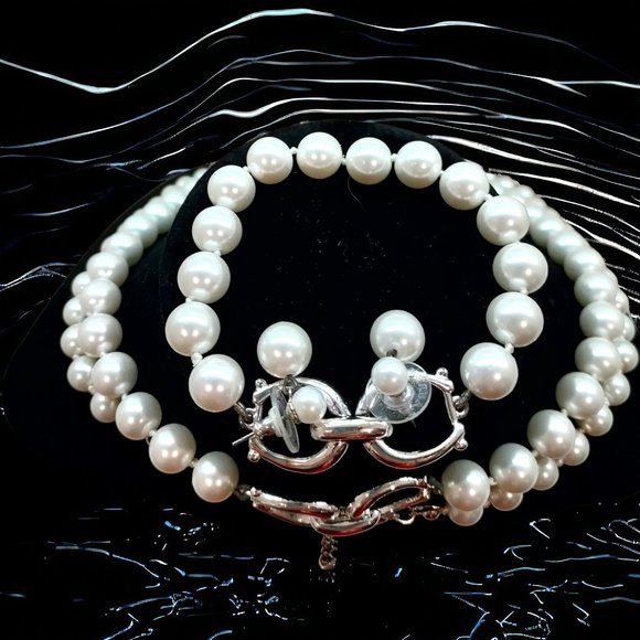 4 PIECE CULTURED PEARL SET: 2 NECKLACES, A BRACELET & PAIR OF EARRINGS - Picture 4 of 8